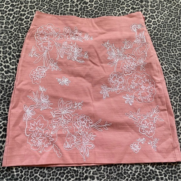 LOFT Pink White Embroidered Floral Pencil Skirt Sz 0P NWT - Picture 7 of 7
